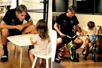 Pippo Inzaghi tenerissimo papà: le foto inedite dello sportivo con i suoi due figli - Gossip.it