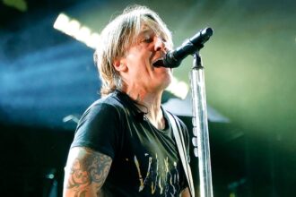 Keith Urban si esibisce al Mar-A-Lago Resort del presidente Donald Trump