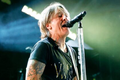 Keith Urban si esibisce al Mar-A-Lago Resort del presidente Donald Trump