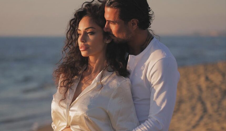 Raffaella Fico incinta di 5 mesi mostra il pancione 'a nudo' per la prima volta: le foto con Armando Izzo - Gossip.it