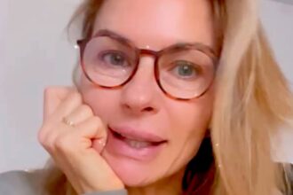 Martina Colombari rompe il silenzio social sul figlio Achille e svela il percorso fatto insieme al marito per lui - Gossip.it