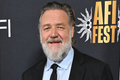 Russell Crowe spiega come ha perso 25 kg in un anno cambiando una vecchia abitudine - Gossip.it