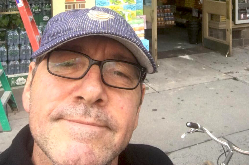 ''Vivo in hotel, vivo in Airbnb'': il Premio Oscar Kevin Spacey rivela di non avere più una casa e parla della sua situazione finanziaria - Gossip.it