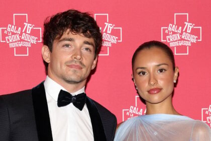 Il pilota di F1 Charles Leclerc fidanzato con la modella Alexandra Saint Mleux