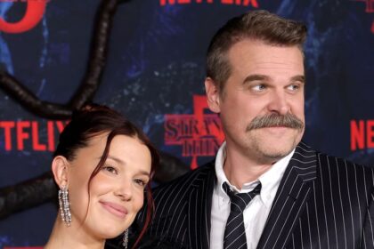 Cosa ha detto David Harbour sul tappeto rosso con Millie Bobby Brown alla première di "Stranger Things".
