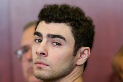 Luigi Mangione torna in tribunale per l'udienza preliminare nel caso dello Stato di New York