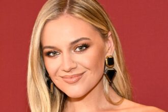 Kelsea Ballerini reagisce al Heckler che chiama Morgan Evans