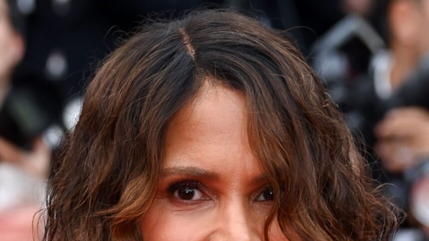 Halle Berry critica Gavin Newsom sulla cura della menopausa durante un evento dal vivo