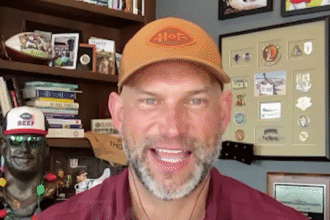 Shedeur Sanders può dimostrare di essere un QB in franchising con un finale forte, dice Joe Thomas