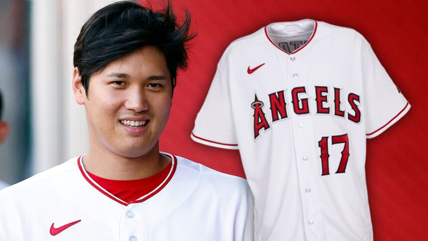 La maglia degli Angels indossata da Shohei Ohtani nel 2023 sarà all'asta e potrebbe fruttare oltre $ 100.000!
