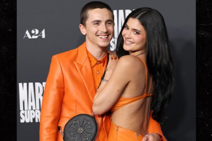 Timothée Chalamet e Kylie Jenner partecipano insieme alla premiere di "Marty Supreme".