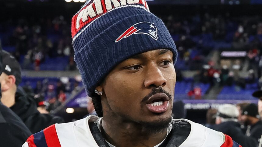 Lo chef di Stefon Diggs afferma che la star della NFL è stata schiaffeggiata e soffocata per una disputa sullo stipendio