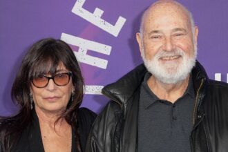 La camera d'albergo di Nick Reiner piena di sangue dopo gli omicidi di Rob e Michele