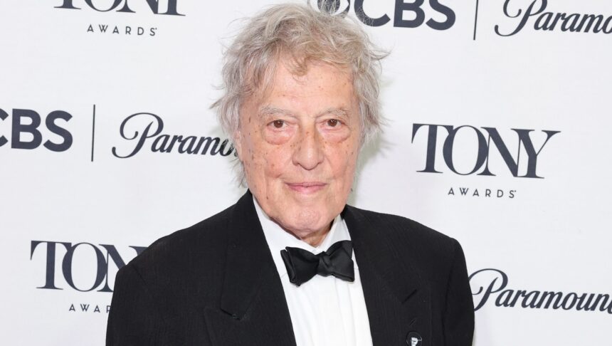 Chi era Tom Stoppard? 5 cose sul defunto drammaturgo: vita a Hollywood