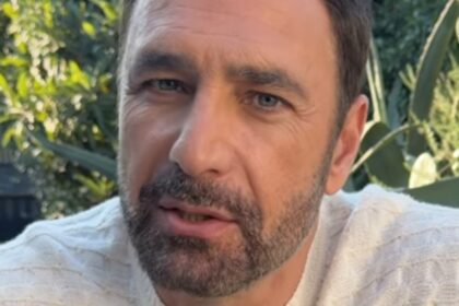 ''Massacrato per aver detto ‘occhi spaccanti’'': Raoul Bova si sfoga sul palco dopo lo scandalo che l’ha travolto - Gossip.it