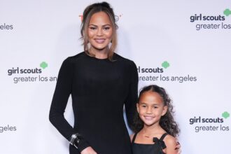 Chrissy Teigen condivide la nuova foto della figlia Luna