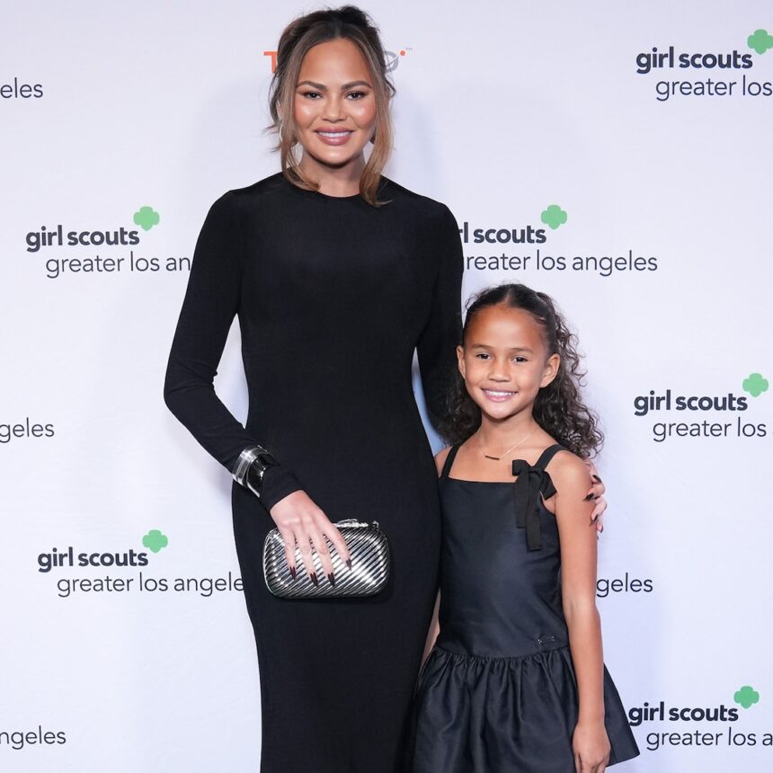Chrissy Teigen condivide la nuova foto della figlia Luna