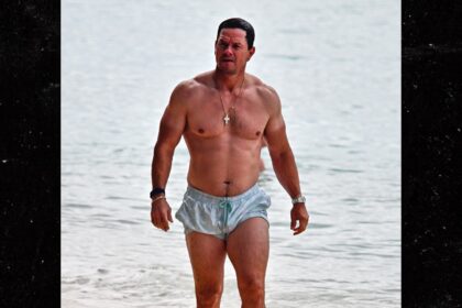 Mark Wahlberg indossa pantaloncini corti alle Barbados