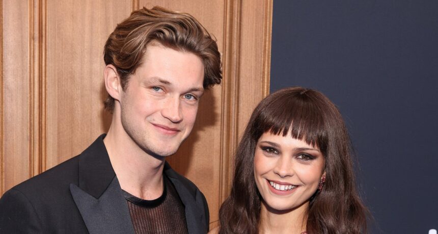 Damian Hardung di Maxton Hall parla della stretta amicizia con la co-protagonista Harriet Herbig-Matten