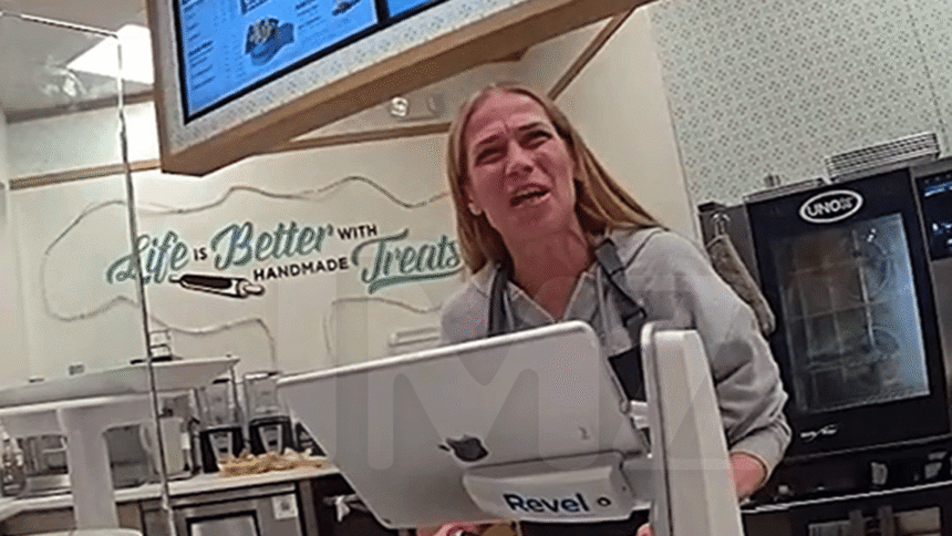 Una dipendente di Cinnabon racconta al poliziotto perché ha usato N-Word, spettacoli video della camma del corpo della polizia