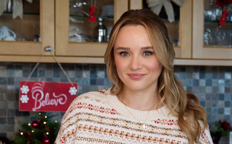 Hunter King parla del suo caratteristico film di Natale, del lavoro con Evan Roderick e dei suoi progetti di matrimonio nella vita reale (intervista esclusiva)