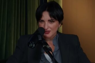 ''Chatto solo con stranieri'': Arisa confessa di aver iniziato a usare le app di incontri - Gossip.it