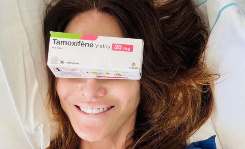 ''Effetti collaterali piuttosto aggressivi'': Carla Bruni dopo 5 anni ha terminato la terapia per il cancro al seno - Gossip.it