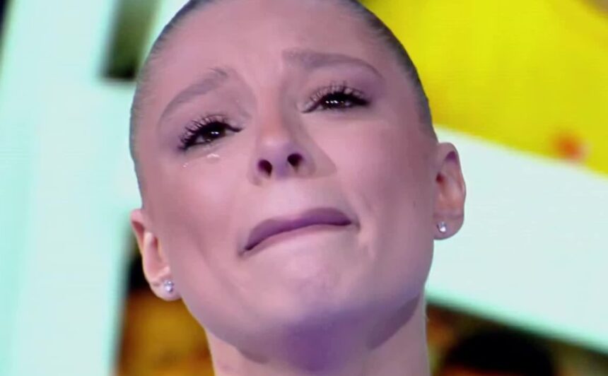 ''Mi rasarono la testa'': al GF Giulia Saponariu racconta tra le lacrime il rapimento di cui fu vittima a 3 anni - Gossip.it