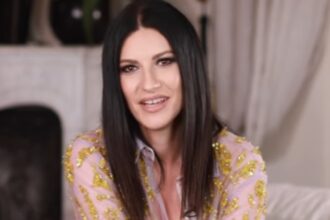 ''Stress e ansia'': Laura Pausini dice addio ai social e cambia pure numero di telefono - Gossip.it