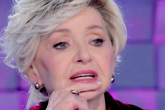 ''Tra meno di un mese avrò la risposta'': Enrica Bonaccorti in tv con la figlia spiega come procede la lotta contro il tumore al pancreas - Gossip.it