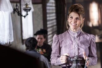 "When Calls the Heart" di Hallmark viene rinnovato all'inizio della stagione 14, Lori Loughlin torna dopo anni di lontananza