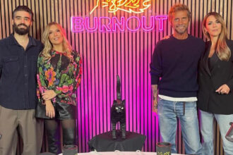 Selvaggia Lucarelli con l’ex marito Laerte Pappalardo e il futuro sposo Lorenzo: il motivo della nuova foto insieme da ''famiglia allargata'' - Gossip.it