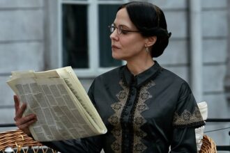 "The Grey House" con Mary-Louise Parker fissa la data della premiere di febbraio su Prime Video e condivide nuove foto