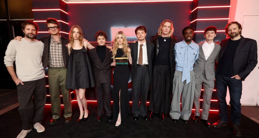 Il cast di "Stranger Things" celebra gli episodi finali con una proiezione speciale a New York!