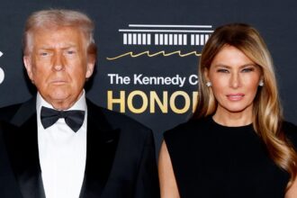 Donald Trump affronta l'accordo tra Netflix e Warner Bros., elogia Ted Sarandos e afferma che la fusione "potrebbe essere un problema"