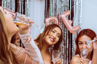 Le migliori decorazioni per il giorno di Galentine da Amazon, Revolve e Anthropologie