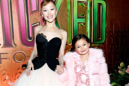 Ariana Grande si riunisce con la giovane Galinda di Wicked