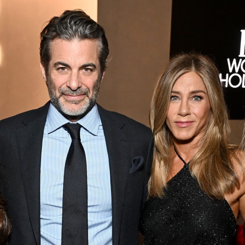 Jennifer Aniston e Jim Curtis Romance nei post di Capodanno