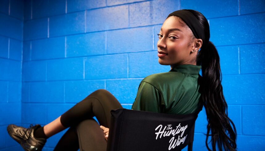 Lei tira, lei segna! Angel Reese si unisce al cast di 'Hunting Wives' per la seconda stagione dopo aver sparato al creatore dello show