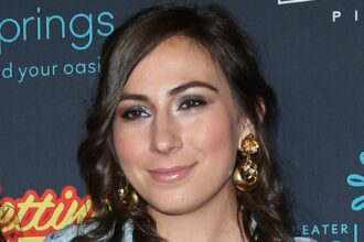 Una testimone nella camera d'albergo di Victoria Jones ha detto ai primi soccorritori che faceva uso di cocaina