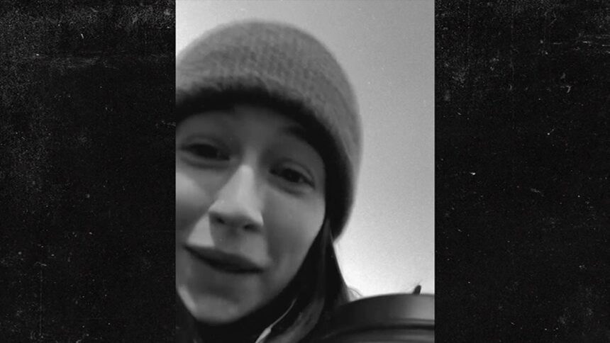 Elsie Hewitt si scaglia contro il caffè caldo dopo che una tazza di Joe le ha fritto la bocca