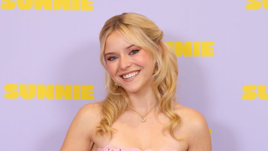 Chi è Lexi Minetree? 5 cose da sapere sull'attrice della serie "Elle" - Vita a Hollywood