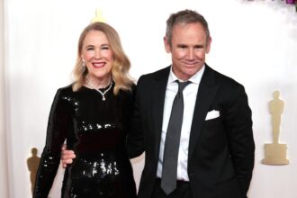 Chi è il marito di Catherine O'Hara? Incontra Bo Welch - Vita da Hollywood