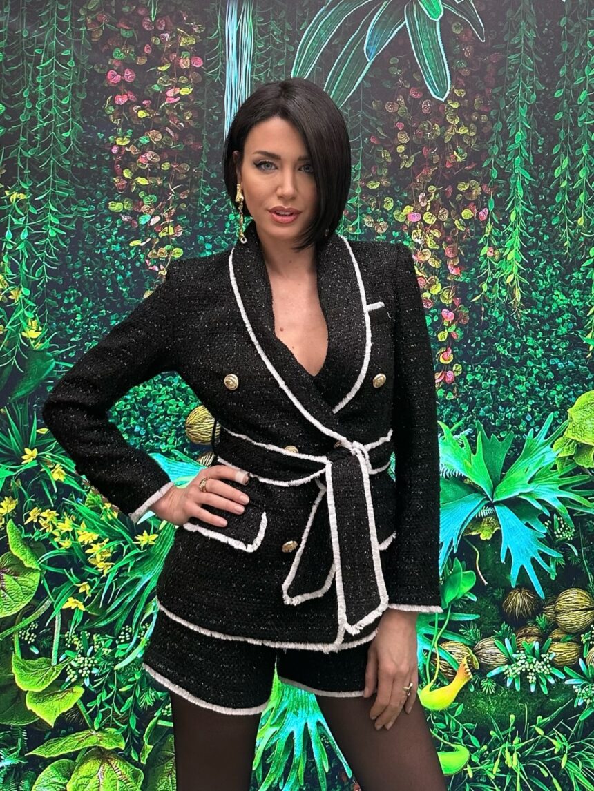 ''Nuova me'': Elena Barolo cambia totalmente look e diventa mora, per lei un sofisticatissimo bob corto - Gossip.it