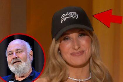 Nikki Glaser indossa il cappello "Spinal Tap" per tributare Rob Reiner ai Golden Globes