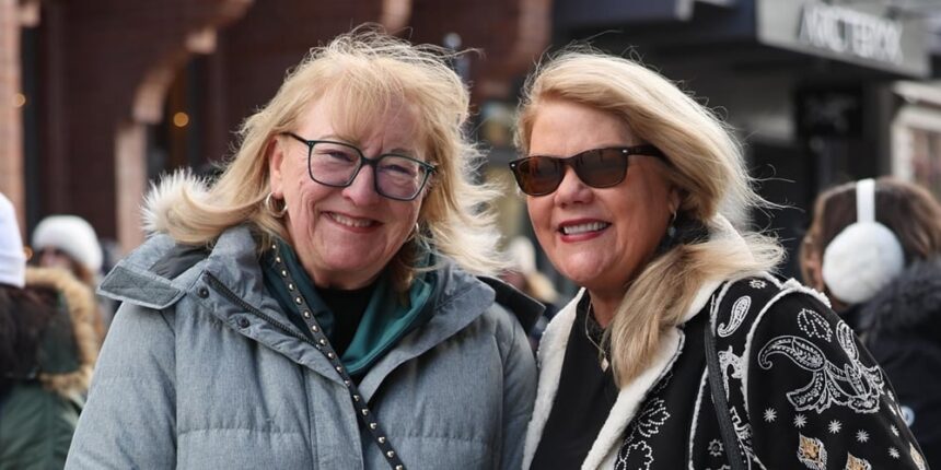 Donna Kelce e Andrea Swift si incontrano al Sundance 2026: guarda le foto dei futuri suoceri!