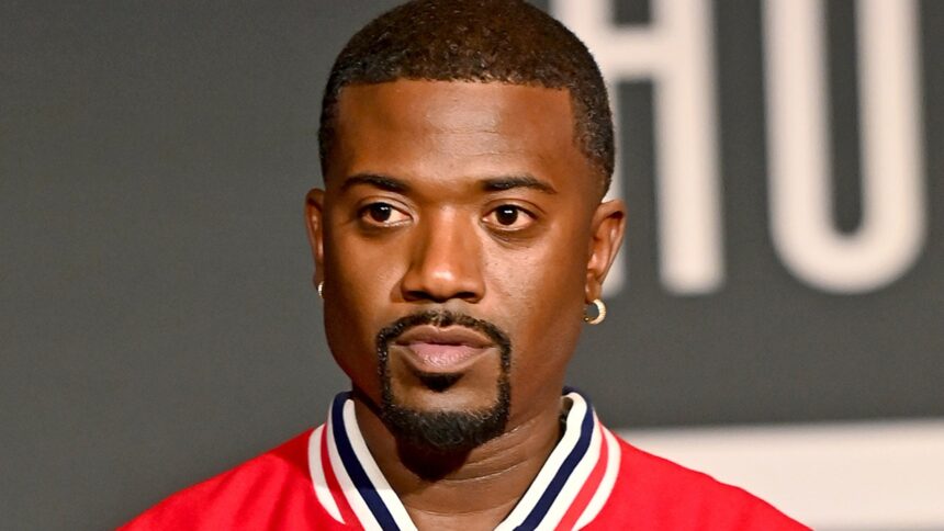 Ray J afferma che i medici hanno prescritto 8 farmaci per problemi cardiaci e potrebbero aver bisogno di un defibrillatore