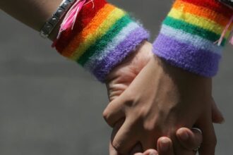 Mamma "disgustata" accusa la figlia di aver causato una rottura con un altro membro della famiglia dopo aver fatto coming out "accidentalmente"