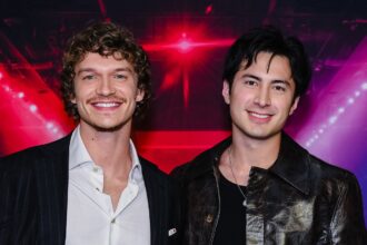 Connor Storrie di Heated Rivalry annuncerà le nomination agli Actor Awards 2026, Hudson Williams farà il suo debutto televisivo a tarda notte!