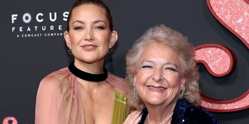 Kate Hudson dice che Claire Sardina è "così felice" con "Song Sung Blue" in mezzo alle aspre critiche dei figli di Michael Sardina